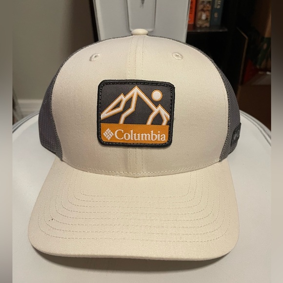 Columbia White & Gray Mesh SnapBack Hat W/ Mountain Patch. Unisex. One Size. NWT - Picture 1 of 6